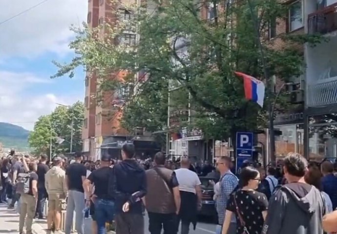 Novi protesti na sjeveru Kosova: Ovog puta Srbi skandiraju protiv Vučića