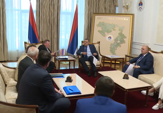 Dok opozicija tvrdi da RS grca u dugovima, Dodik priča o “novim milionima”