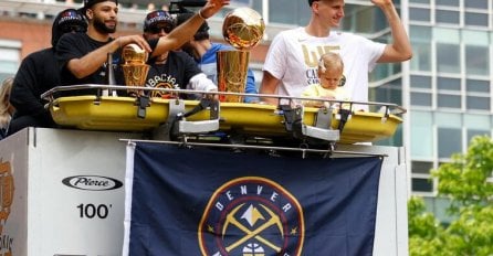 NIKOLA JOKIĆ NA PARADI U DENVERU SVE ZAUSTAVIO ZBOG OGNJENE: Ono što je uradio razniježilo je NAVIJAČE