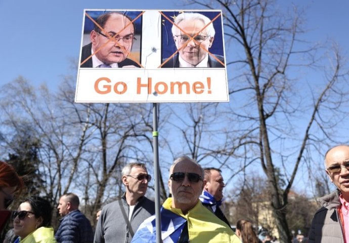 Schmidt u Bundestagu odgovarao na optužbe za “zloupotrebu moći”