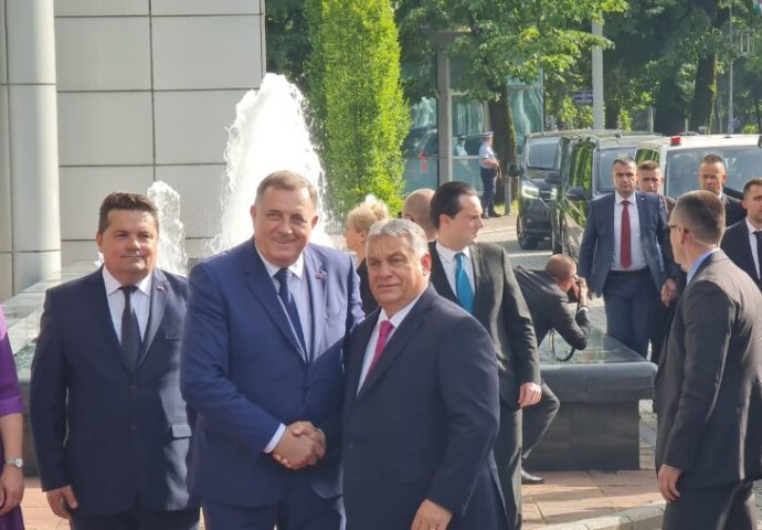 Orban stigao u Banjaluku, Dodik mu priredio srdačan doček