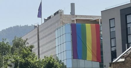 Zastava duginih boja zavijorila se na zgradi Delegacije Evropske unije u Sarajevu