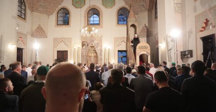 Klanjan bajram-namaz u Gazi Husrev-begovoj džamiji u Sarajevu