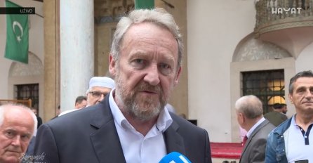 BAKIR IZETBEGOVIĆ JUTROS KLANJAO BAJRAM NAMAZ I PORUČIO: U ovoj zemlji će biti mir i rahatluk