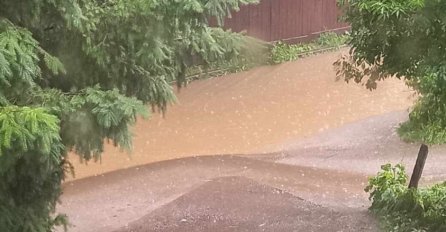 APOKALIPTIČNE SCENE DOLAZE IZ BiH! Veliko nevrijeme zahvatilo zemlju, padao i grad