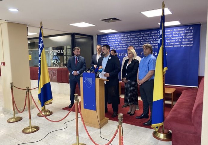 DF o sinoćnjim dešavanjima u Parlamentu FBiH: ‘To je iscrpljivanje zastupnika..’