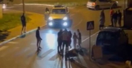 HAOS U BANJA LUCI: Masovna tučnjava na tranzitu