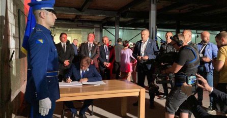 Pemijer Nikšić s delegacijom Vlade Federacije BiH u Potočarima: Da se nikad više i nikome ne ponovi