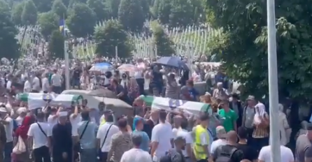 Klanjana dženaza za 30 žrtava genocida u Srebrenici