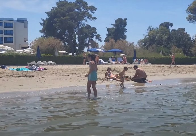 Zdravstvena uzbuna na plaži na Jadranu: EVO ŠTA SE DEŠAVA, KUPAČI UPOZORENI