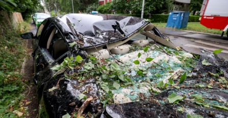 Nevrijeme u Zagrebu srušilo 15-ak stabala, poremetilo i tramvajski promet