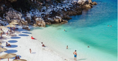 Plaža na kojoj ih ne žele ni vidjeti: ‘Iz Srbije ste? ZA VAS LEŽALJKE NEMA!‘