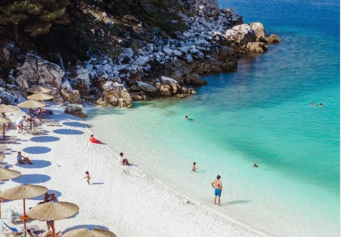 Plaža na kojoj ih ne žele ni vidjeti: ‘Iz Srbije ste? ZA VAS LEŽALJKE NEMA!‘