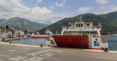 Beograđanin se zaletio kolima na trajekt koji se već udaljavao od obale i evo šta se desilo: Scena zbog koje se Crnogorci hvataju za glavu