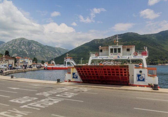 Beograđanin se zaletio kolima na trajekt koji se već udaljavao od obale i evo šta se desilo: Scena zbog koje se Crnogorci hvataju za glavu