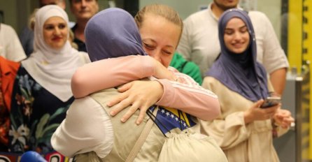 NAJMLAĐI HADŽIJA IMA SAMO 15 GODINA: Stigla i posljednja grupa hadžija u Bosnu i Hercegovinu