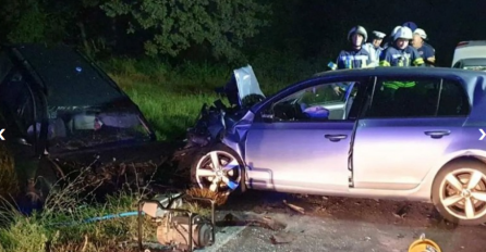 UŽAS U BOSNI I HERCEGOVINI: U direktnom sudaru poginuo mladić (17), vatrogasci sjekli vozila