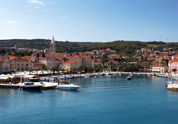 VLASNIK RESTORANA NA HVARU POKAZAO RAČUN TURISTIMA: “Ne razumijem zašto kukaju”