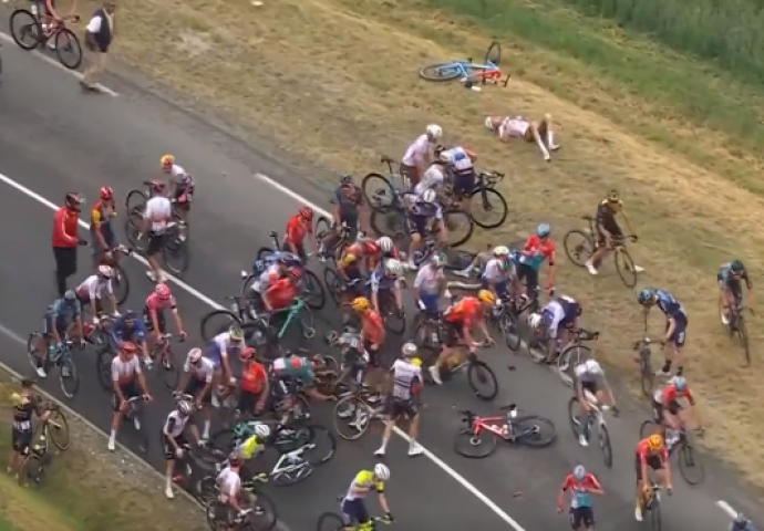 Strašne scene na Tour de Franceu: Sudari, hitna evakuisala povrijeđene (VIDEO)