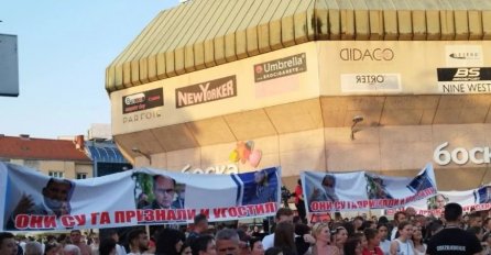 Sramotno: Četnički simboli i slike Ratka Mladića na 'patriotskom' koncertu u Banjoj Luci