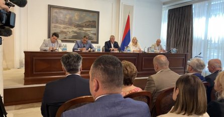 U Banjaluci počeo sastanak: Tema politička i ekonomska situacija u RS-u