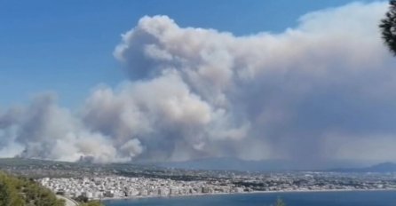 KATASTROFALAN POŽAR BJESNI U OMILJENOM LJETOVALIŠTU SRBA: Grčki vatrogasci se bore sa stihijom, vatra guta i kuće? (VIDEO)