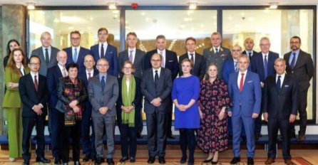 Bh. intelektualci pisali strancima i strankama: Ovo su ključne greške u BiH