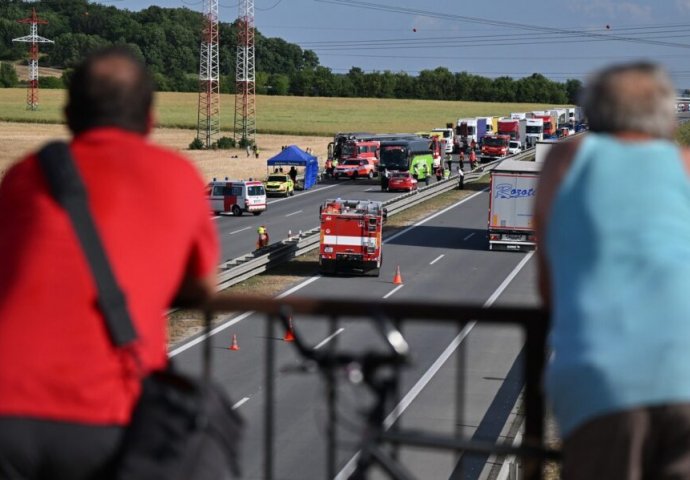 Sudarila se dva autobusa, poginuo vozač, deseci povrijeđenih