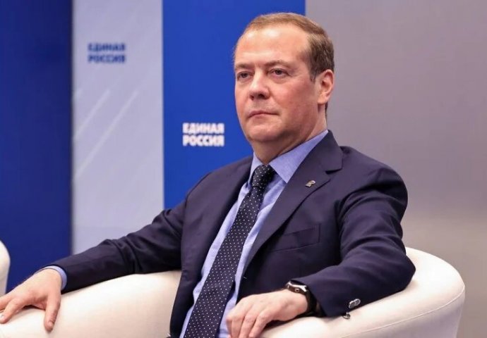 Medvedev gnjevno reagirao nakon napada na Krimski most: "Ne smije se suditi počiniteljima, to je dosadno, potrebne su nehumane mjere - treba dići u zrak domove njih i njihove rodbine"