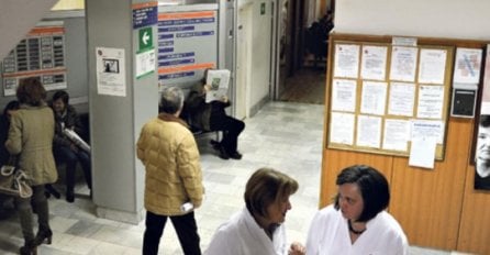 PA, OVO JE HIT! OBAVJEŠTENJE U DOMU ZDRAVLJA NASMIJALO PACIJENTE DO SUZA: Šta je ovo, nova grana medicine?! Jedva pročitaš (FOTO)