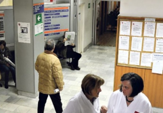 PA, OVO JE HIT! OBAVJEŠTENJE U DOMU ZDRAVLJA NASMIJALO PACIJENTE DO SUZA: Šta je ovo, nova grana medicine?! Jedva pročitaš (FOTO)