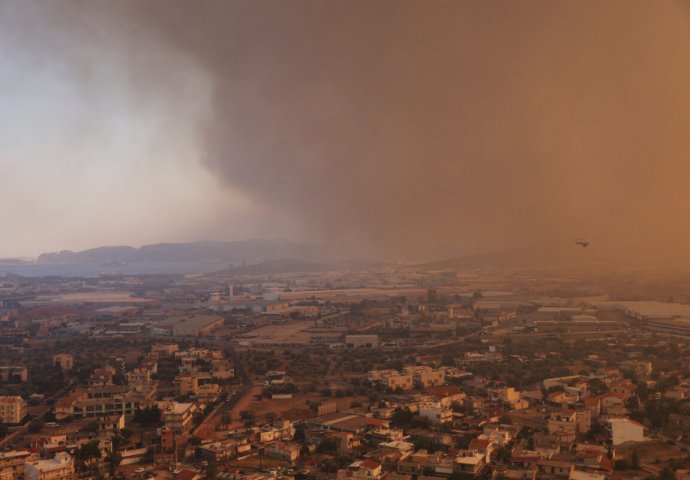 Požari bijesne Grčkom, najkritičnije žarište kod Atene