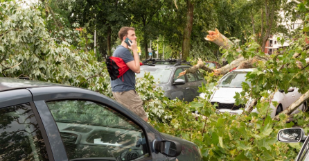 STRAŠNA OLUJA POHARALA SLOVENIJU, HRVATSKU, BIH I SRBIJU, NAJTEŽE JE POGOĐEN ZAGREB: Sve učestalije ekstremno vrijeme dodatno otvara raspravu o devastirajućim učincima klimatskih promjena