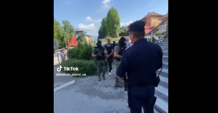Nadrealne scene iz Kaknja: Ovacije i aplauzi za uhapšene policajce (VIDEO)
