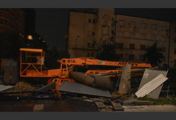 EPILOG JEDNE OD NAJSTRAŠNIJIH NOĆI U MODERNOJ ISTORIJI NOVOG SADA: Jedan dječji život izgubljen, 30 ljudi povrijeđeno, GRAD UNIŠTEN, scene apokalipse (FOTO) Share