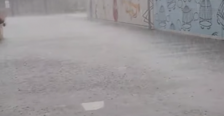 NEVRIJEME UPRAVO PROTUNJALO BANJALUKOM: Kiša i vjetar napravili haos, izgledalo kao NOĆ U PO DANA