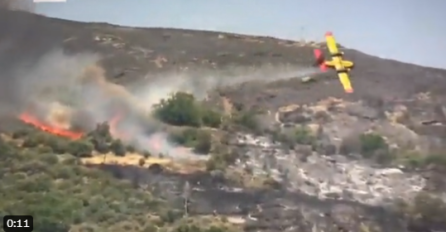 Uznemirujući snimak: U Grčkoj se srušio kanader, piloti poginuli (VIDEO)