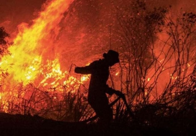 Veliki požar na Korzici, ugrožen kulturni spomenik iz 15. stoljeća