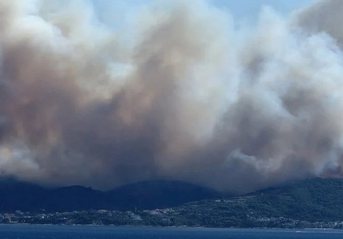 U HRVATSKOJ IZBIO NOVI POŽAR: Dim se vidi i na satelitskom snimku