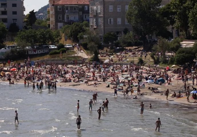 TURISTI DOŽIVJELI NOĆNU MORU U SPLITU: ‘Htjeli su pješice do aerodroma, samo da što prije odu iz grada!‘ EVO ŠTA SE DESILO