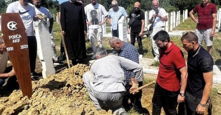 EDIN DŽEKO JE UPRAVO SPUSTIO SVOG DEDU U MEZAR: Objava koja kida dušu (FOTO)