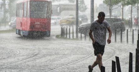 JAKO OLUJNO NEVRIJEME STIŽE U SRBIJU: RHMZ izdao najnovije upozorenje, ovaj dio zemlje je sutra prvi na udaru