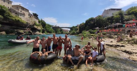Interesantni prizori iz Mostara: Održana tradicionalna ‘Šlaufijada’ (FOTO)