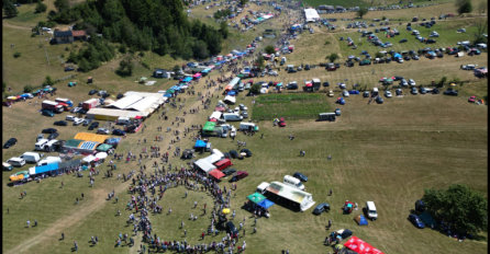 REKORD! KOLO NE PRESTAJE ČETIRI SATA! Bosanski teferič na Čevljanovićima ruši rekorde (VIDEO)