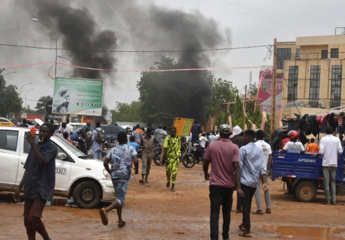 Državni udar u Nigeru: Zapadna Afrika uvodi sankcije prijeti upotrebom sile