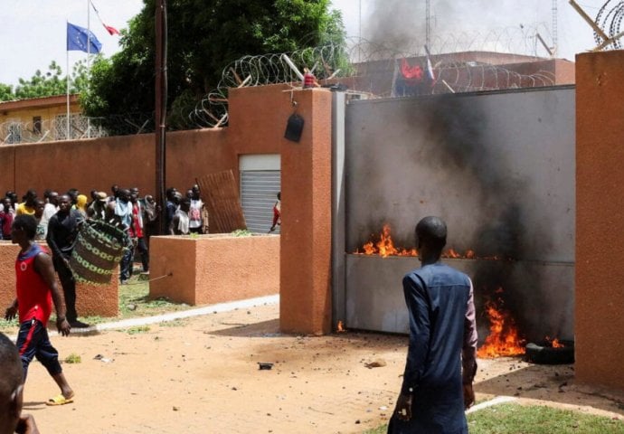 Nigerska hunta tvrdi da Francuska planira napade kako bi oslobodila predsjednika