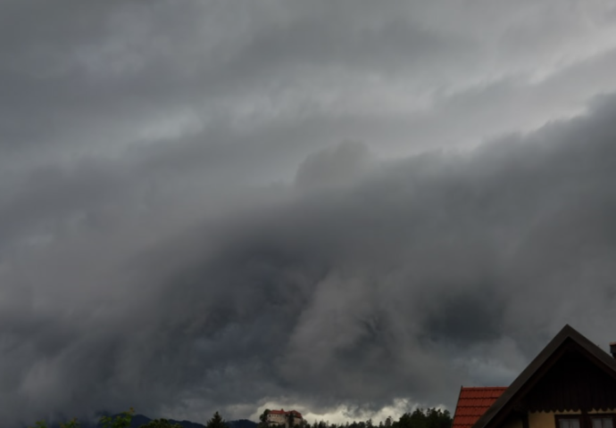 Pogledajte tornado u Sloveniji: Meteorolozi objavili šta nas očekuje, HOĆE LI POGODITI BiH