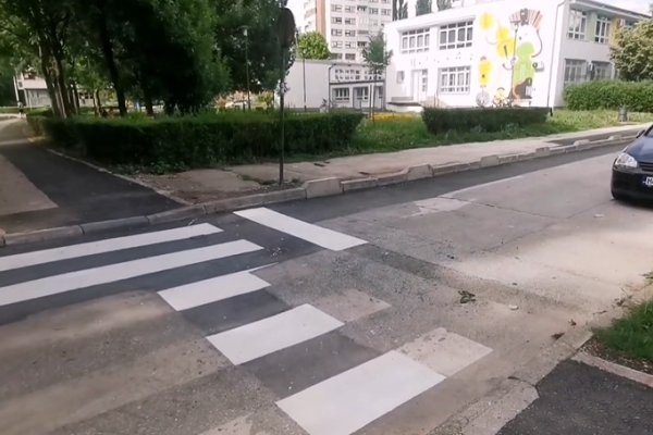 DA NIJE TUŽNO, BILO BI SMIJEŠNO: Pogledajte kako su iscrtani pješački prelazi u sarajevskom naselju (VIDEO)