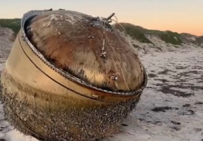 Misteriozan objekt pojavio se na plaži u Australiji: Konačno se zna što je isplivalo na obalu