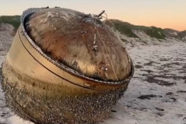 Misteriozan objekt pojavio se na plaži u Australiji: Konačno se zna što je isplivalo na obalu